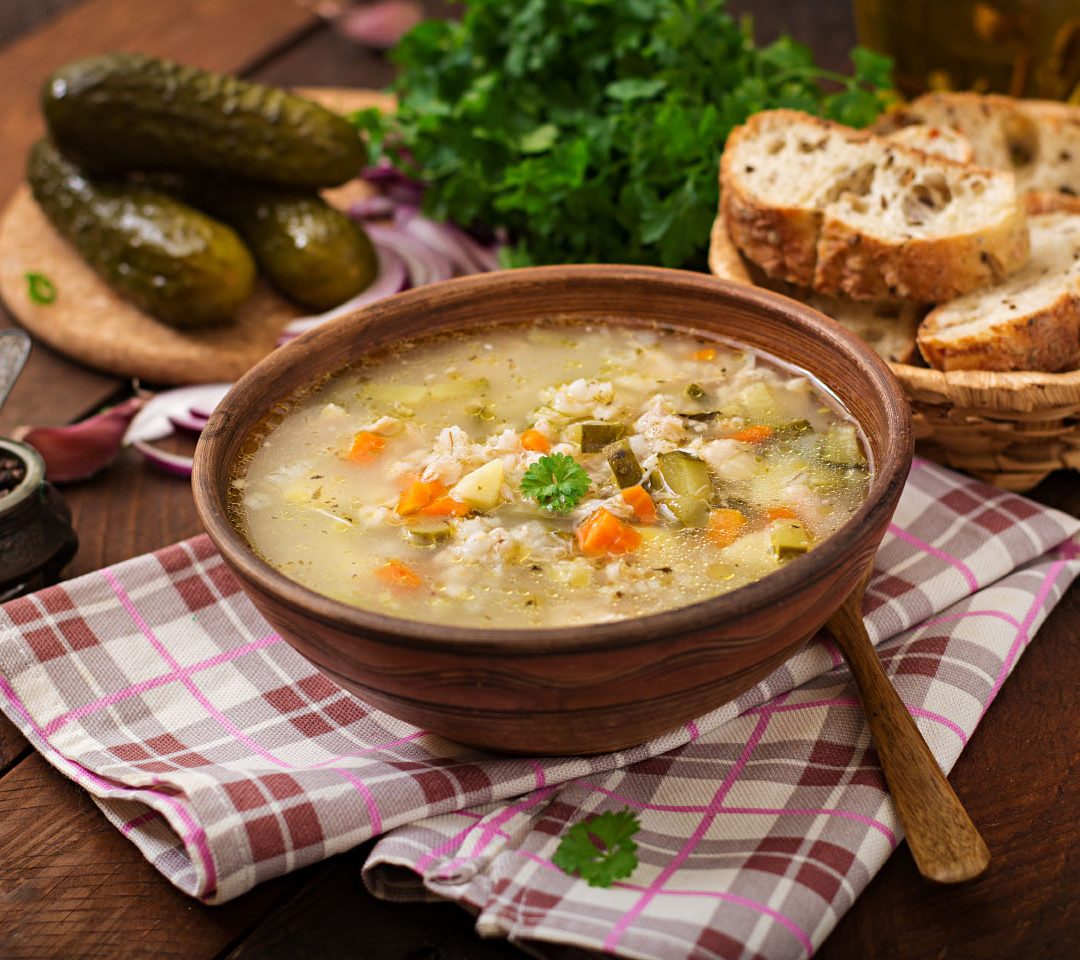 Zupa ogórkowa tradycyjna